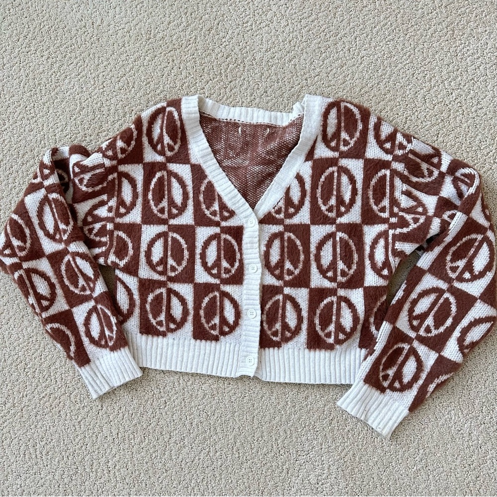 H&M Brown and Off-White Button Down Shirt with V-Neck and Knitted Texture